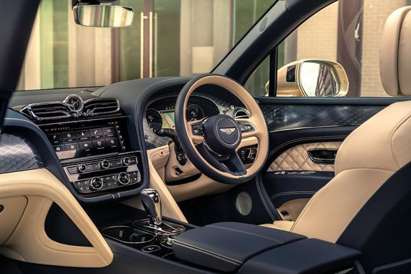 Le grand SUV de luxe Bentley Bentayga se d cline en  