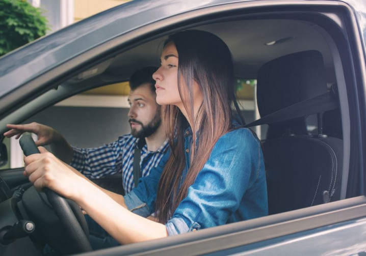 Des conseils essentiels pour une conduite sécurisée face aux dangers de la route