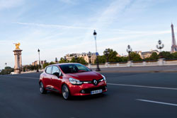 La Renault Clio devant la Peugeot 208 et la Peugeot 308 en 2015 en France