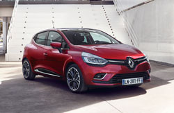 La Renault Clio devant la Peugeot 208 et la Peugeot 308 en 2016 en France