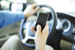 4 conducteurs sur 10 utilisent leur smartphone au volant