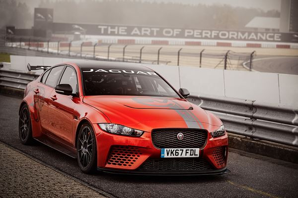 La Jaguar XE SV Project 8 boucle la Nordschleife du Nürburgring en 7 min et 21,2 sec