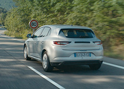 La vitesse est limitée à 80 km/h sur les routes bidirectionnelles du réseau secondaire