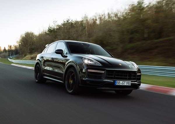 Le Porsche Cayenne Coupé Turbo réalise le record de la Nordschleife catégorie SUV