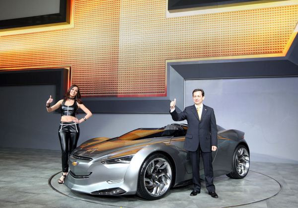 Chevrolet dévoile le prototype de roadster hybride Mi-ray au salon de Séoul
