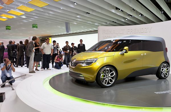 Zoom sur le concept Renault Frendzy de ludospace professionnel