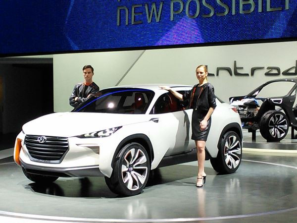 Le concept car Hyundai Intrado affiche un design affirmé et une structure allégée