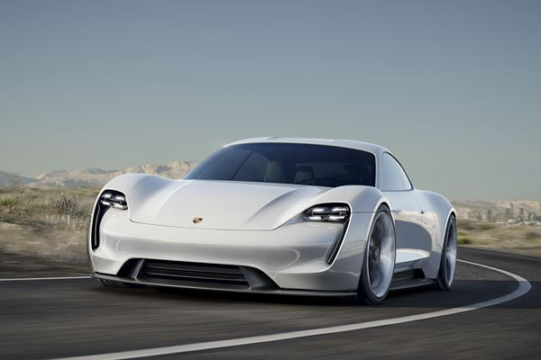 Porsche Mission E : un concept car 100% électrique de 600 ch