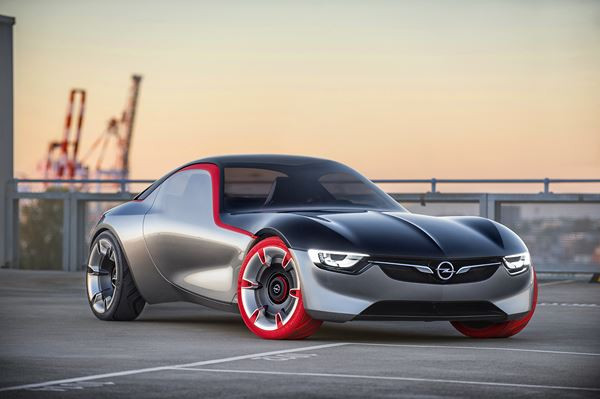 Opel GT Concept : un coupé sportif biplace à propulsion à moteur central avant