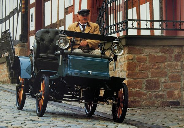 La marque Opel célèbre son cent cinquantième anniversaire