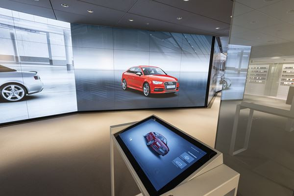 Le concept Audi City permet de présenter la gamme Audi dans un format digital