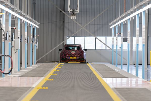 Le site de production Aston Martin de St Athan est dédié au SUV électrique DBX