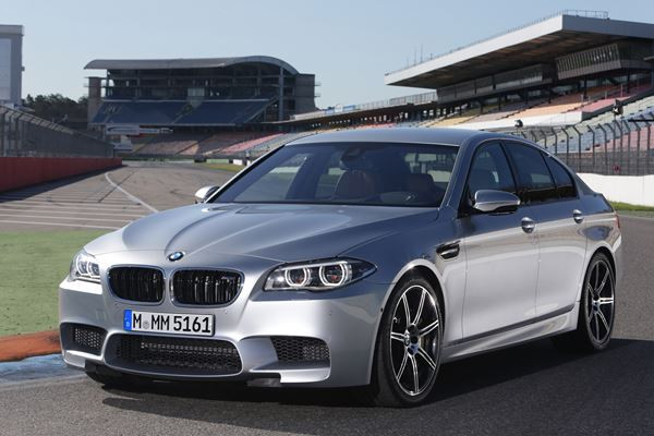 La berline hautes performances BMW M5 s'offre de nouvelles touches esthétiques