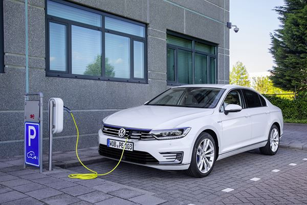 La Volkswagen Passat GTE hybride rechargeable soigne ses consommations