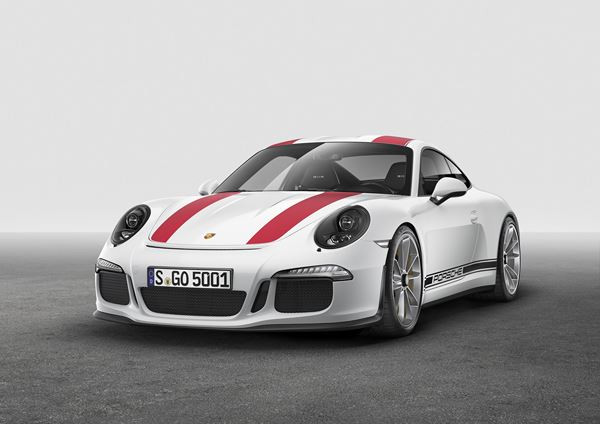 La Porsche 911 R embarque un 6 cylindres à plat de 4 litres développant 500 ch