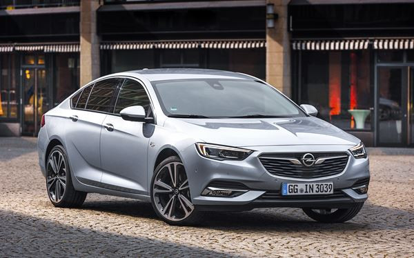 L'Opel Insignia Grand Sport affiche une silhouette élancée athlétique