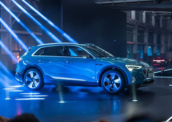 Audi e-tron: un grand SUV électrique sportif
