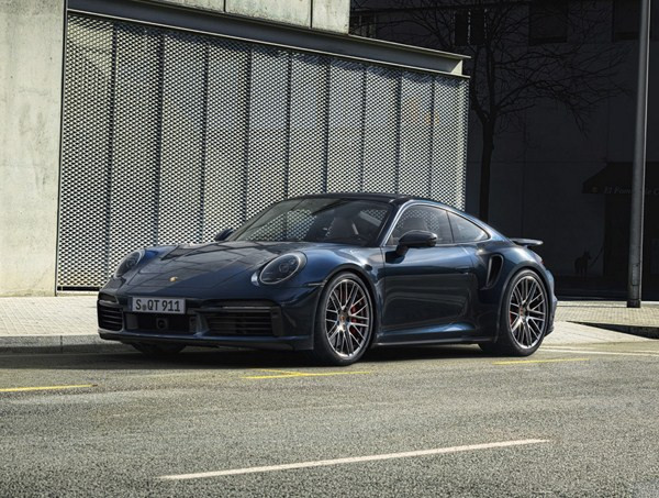 La Porsche 911 Turbo Coupé débite une puissance de 580 ch