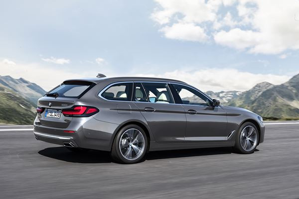 La BMW Série 5 Touring affiche une prestance renforcée