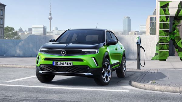 Le SUV urbain Opel Mokka-e électrique affiche une autonomie de 322 km