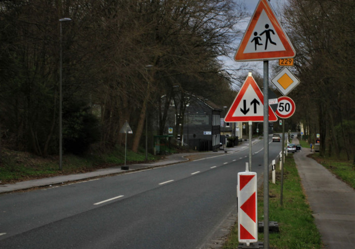 L'alerte de survitesse avec reconnaissance des panneaux de signalisation vérifie le respect de la limitation de vitesse