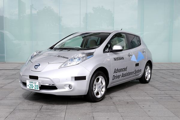 Les essais sur route de la Nissan Leaf à conduite autonome démarrent