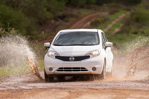 Une technologie de nano-peinture répulsive aux salissures en test chez Nissan