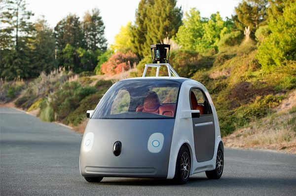 Un prototype de voiture autonome sans instruments de conduite Google