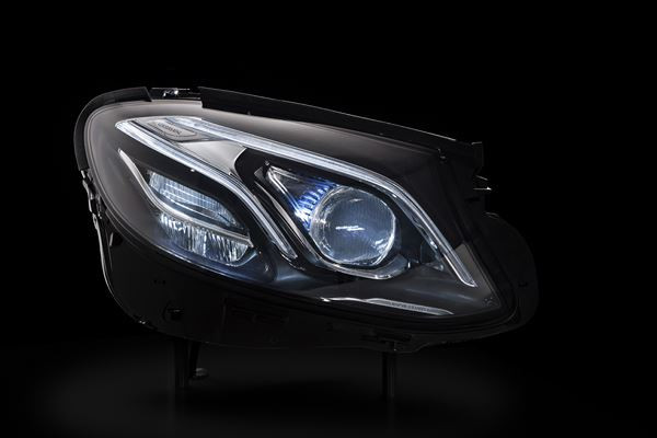 Les 84 LED des projecteurs Multibeam LED sont commandées individuellement