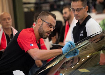 Réparer un pare-brise de véhicule dans un garage agréé permet de réduire la prime d'assurance auto