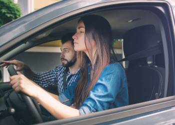 Des conseils essentiels pour une conduite sécurisée face aux dangers de la route