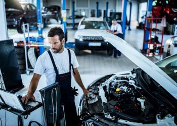 Fêtes de fin d'année : Préparer sa voiture pour éviter des pannes coûteuses et stressantes