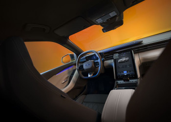 La Ford Capri se réinvente en SUV coupé de taille intermédiaire à propulsion électrique
